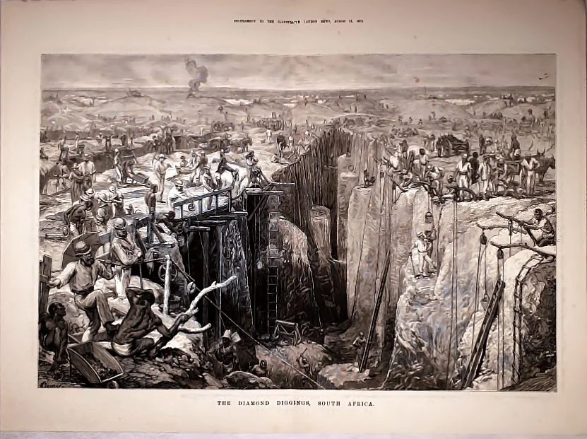 Engraving of a deep open pit crowded with diggers, ropes and buckets.